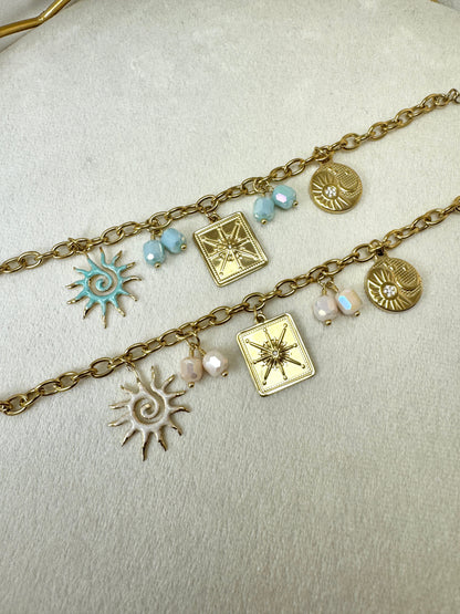 Bracciale con sole smaltato e ciondoli