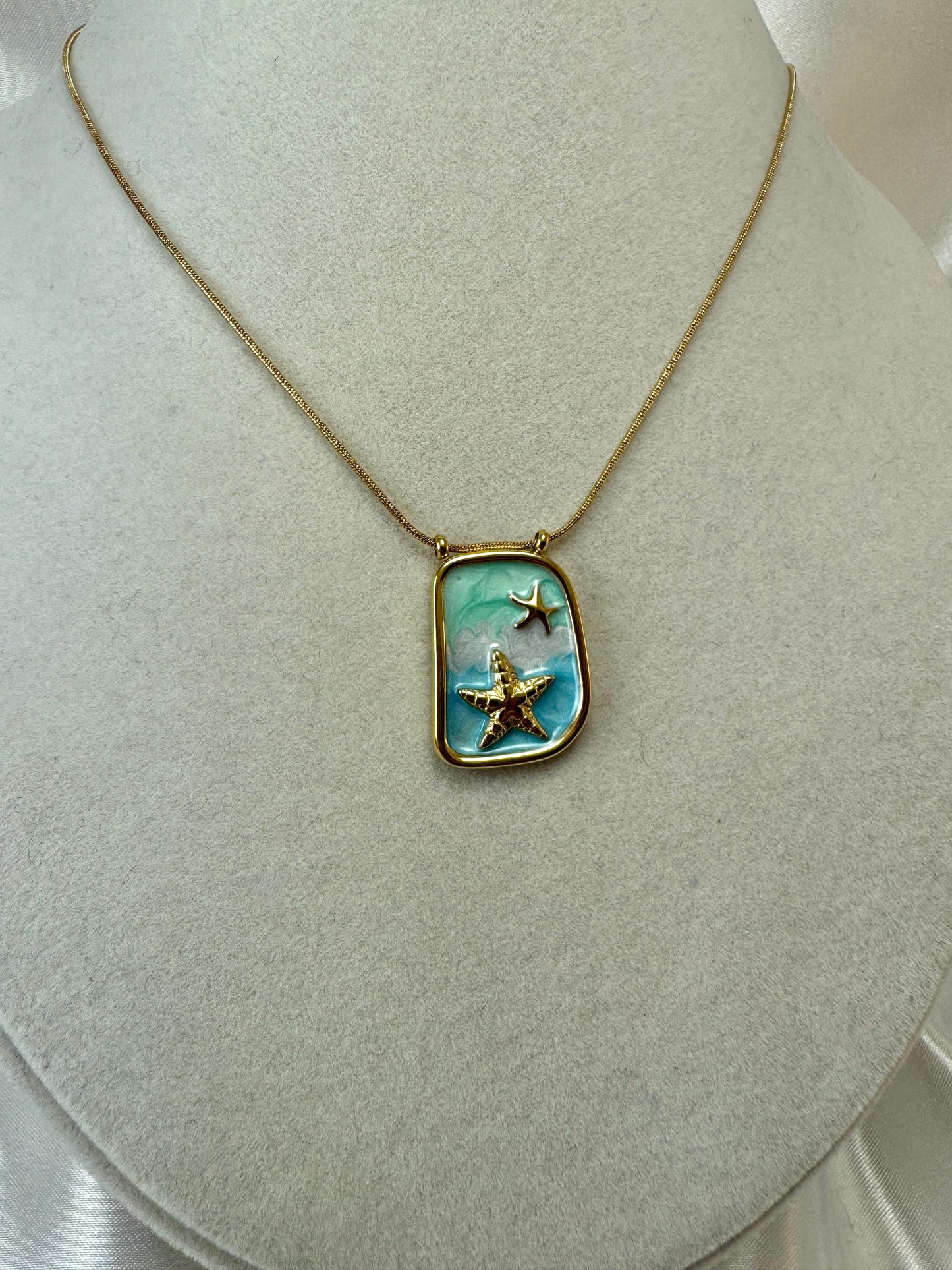 Collana con rettangolo e stelle marine