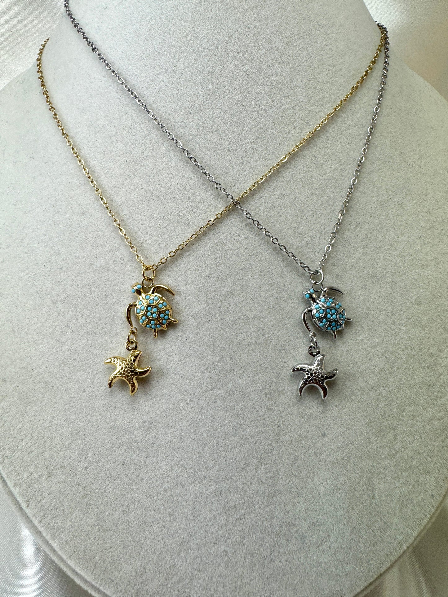 Collana con tartaruga e stella marina pendente