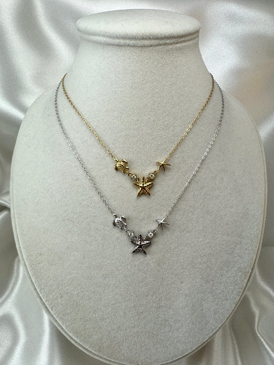Collana con tre ciondoli marini non pendenti