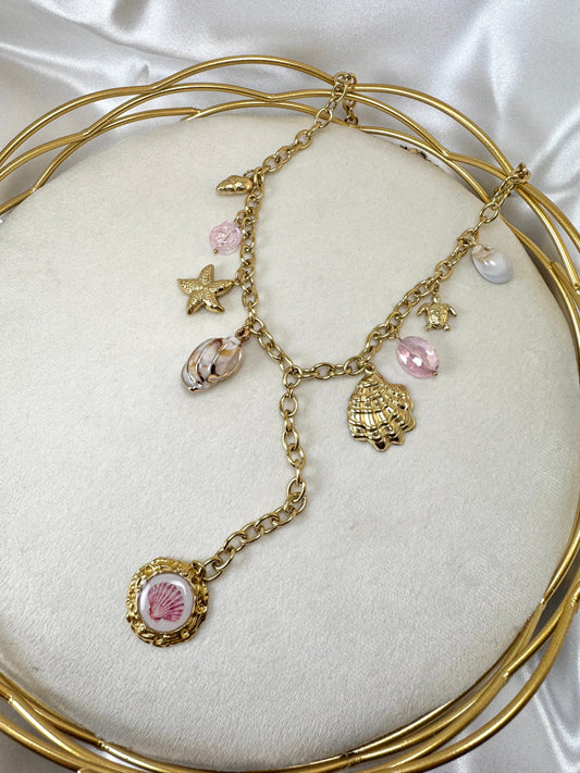 Collana con ciondoli marini rosa e pendente