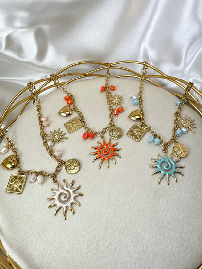 Collana con sole smaltato e ciondoli