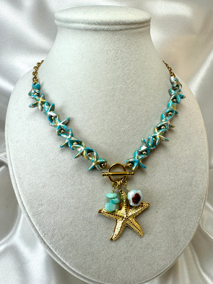 Collana con stelle marine azzurre e pendente