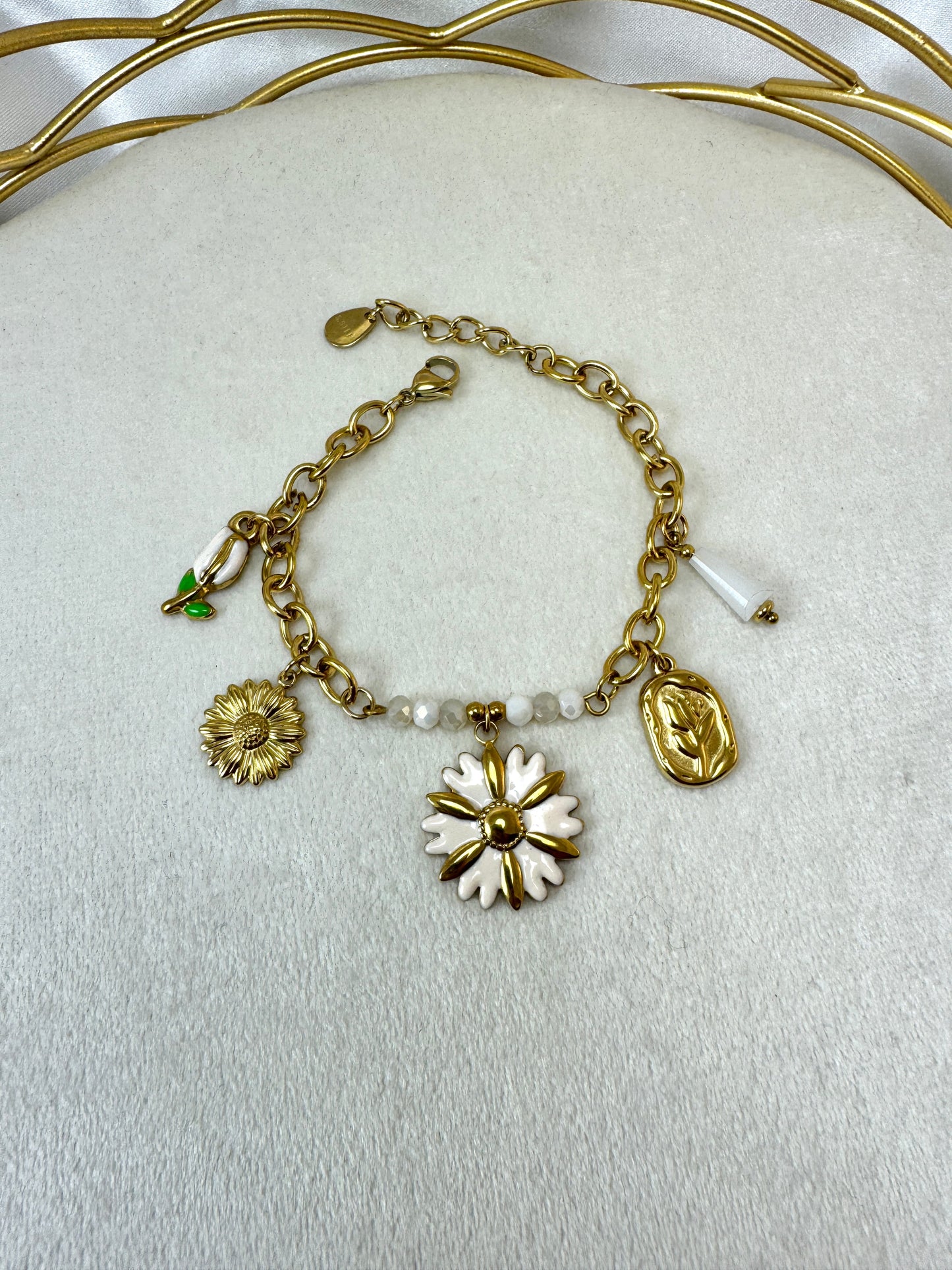 Bracciale con fiore colorato, ciondoli e cristalli