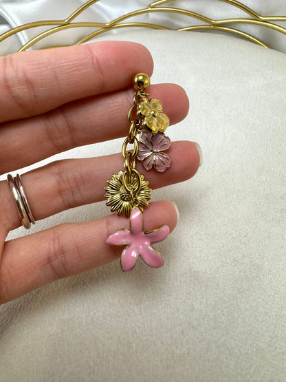 Orecchini pendenti con fiori