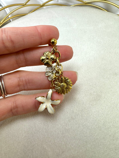 Orecchini pendenti con fiori