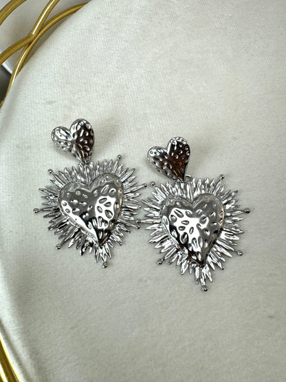Orecchini con cuore sacro e petali