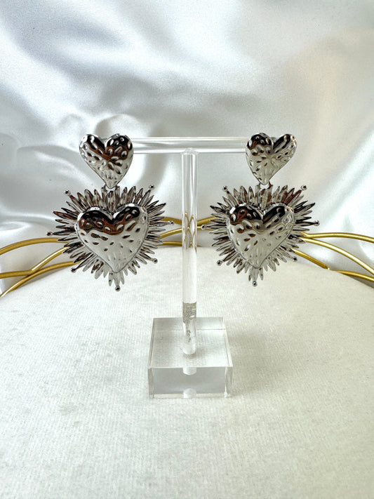 Orecchini con cuore sacro e petali