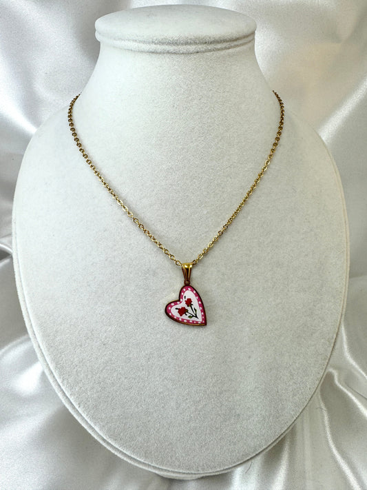 Collana cabochon con cuore obliquo e rose