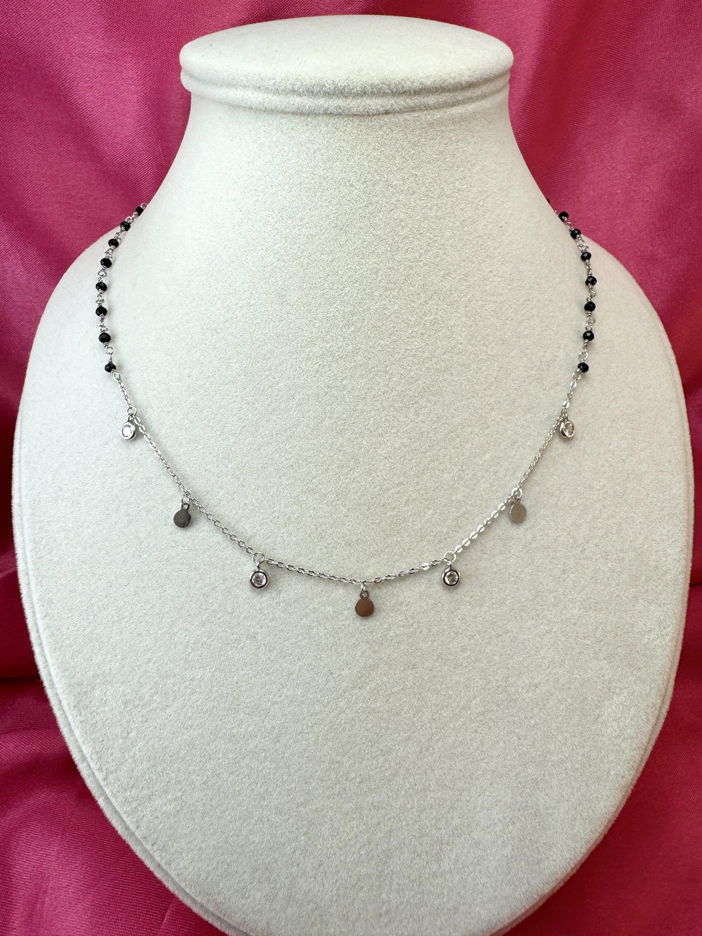 Collana con spinello nero, tondi e zirconi