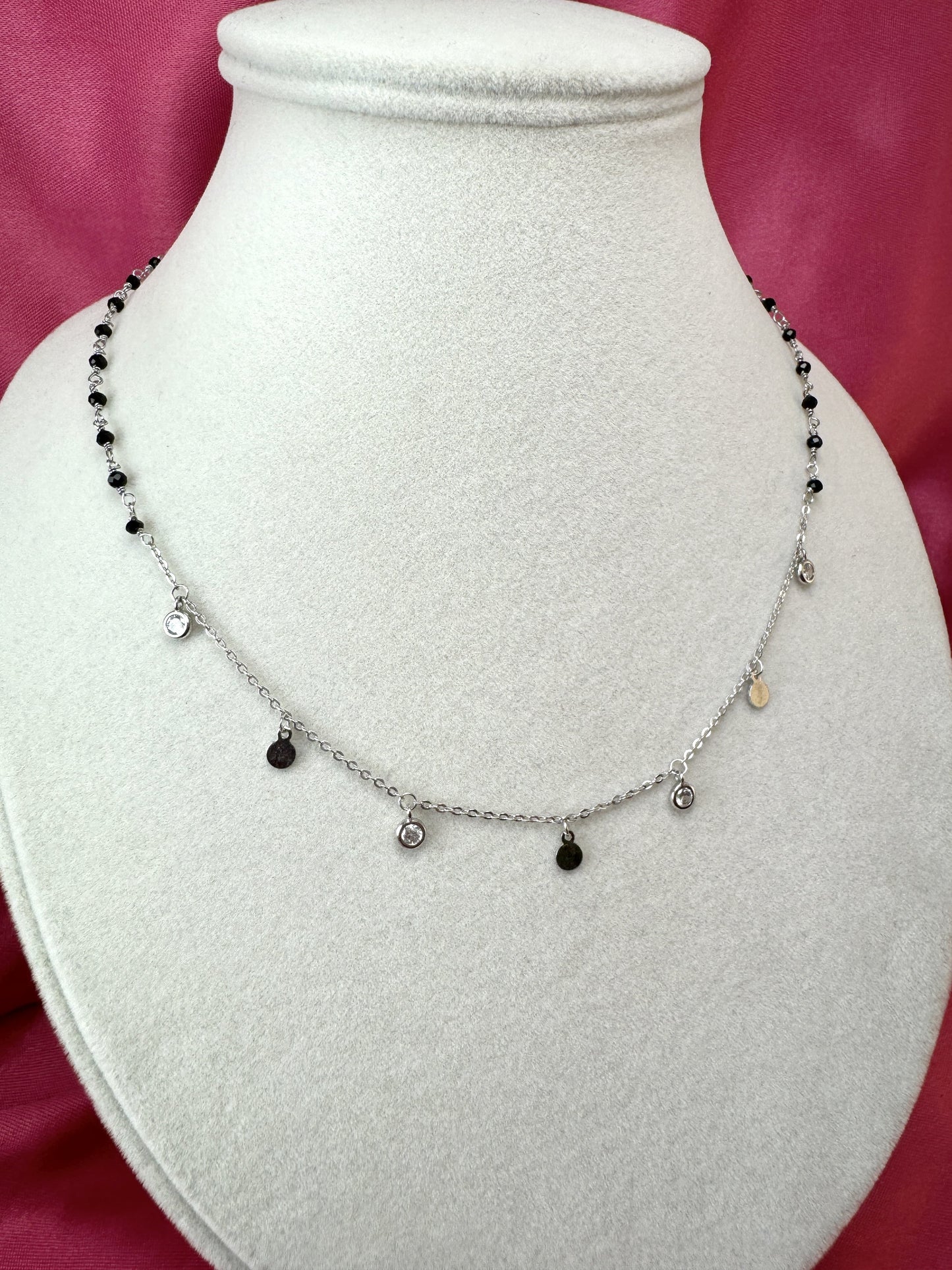 Collana con spinello nero, tondi e zirconi