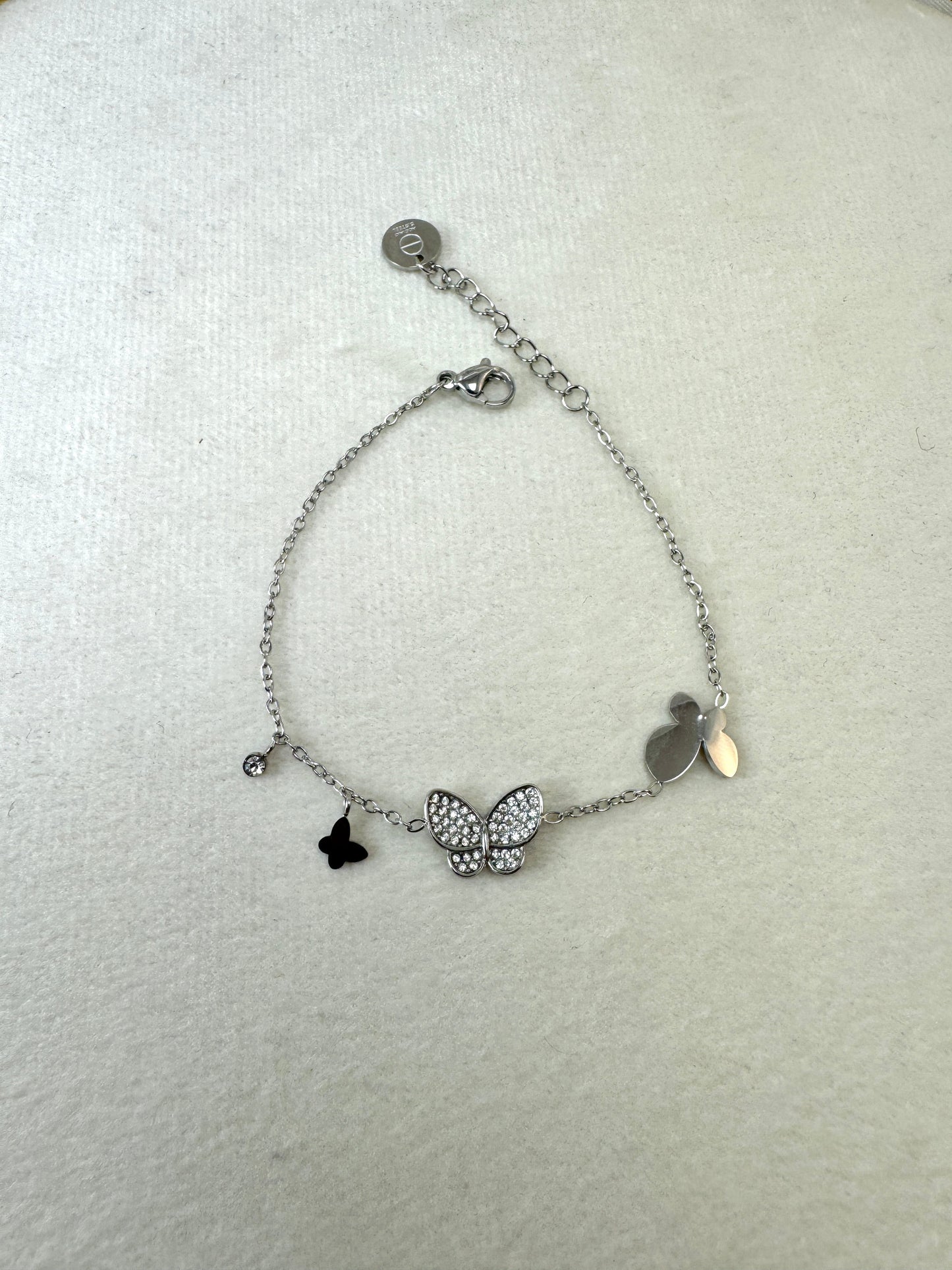 Bracciale sottile con farfalle