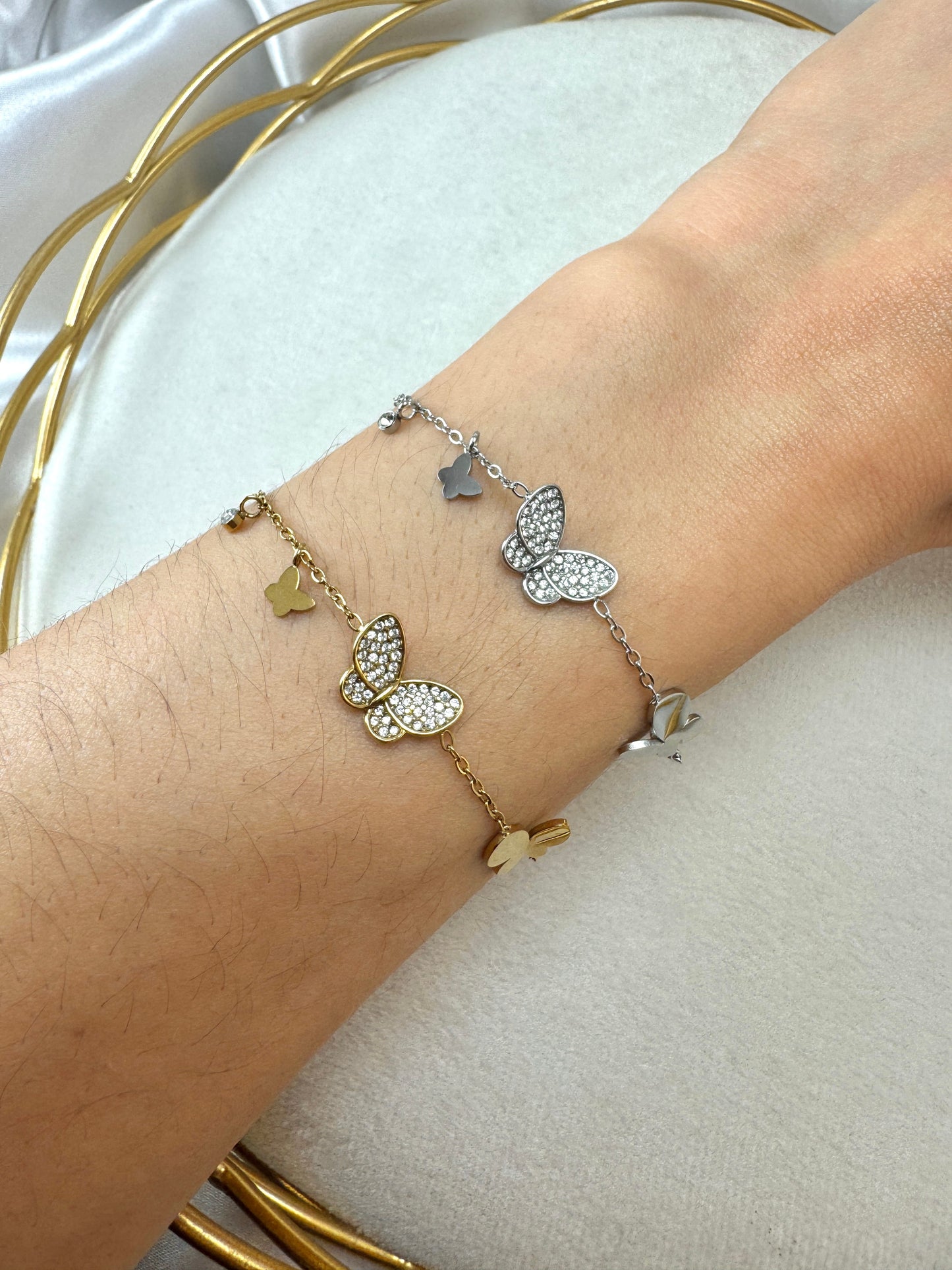 Bracciale sottile con farfalle