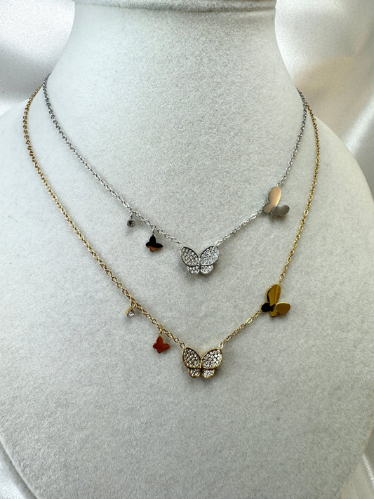 Collana sottile con farfalle
