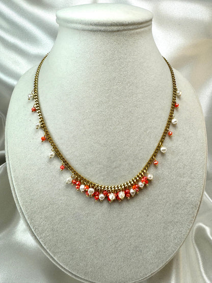 Collana con ciuffi di cristalli colorati
