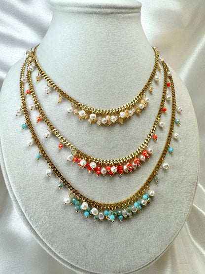Collana con ciuffi di cristalli colorati