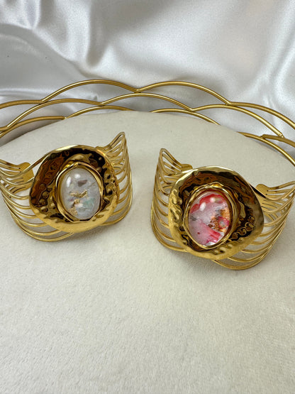 Bracciale rigido con ovale in resina colorata