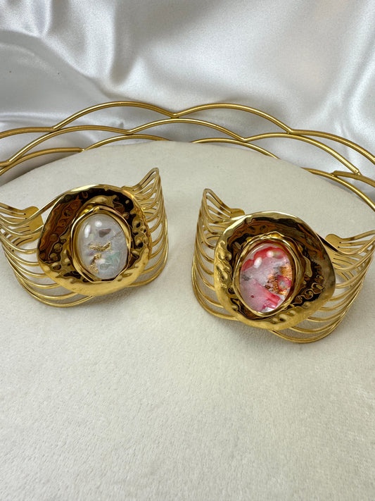 Bracciale rigido con ovale in resina colorata