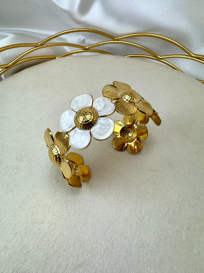 Bracciale rigido con fiori smaltati