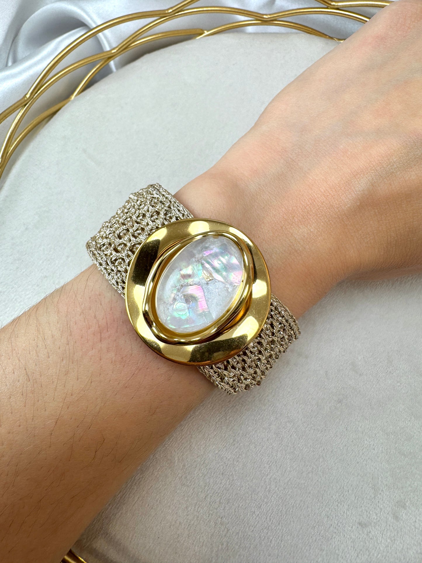 Bracciale maglia morbida con ovale iridescente