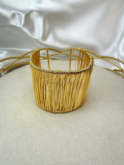 Bracciale rigido multifilo