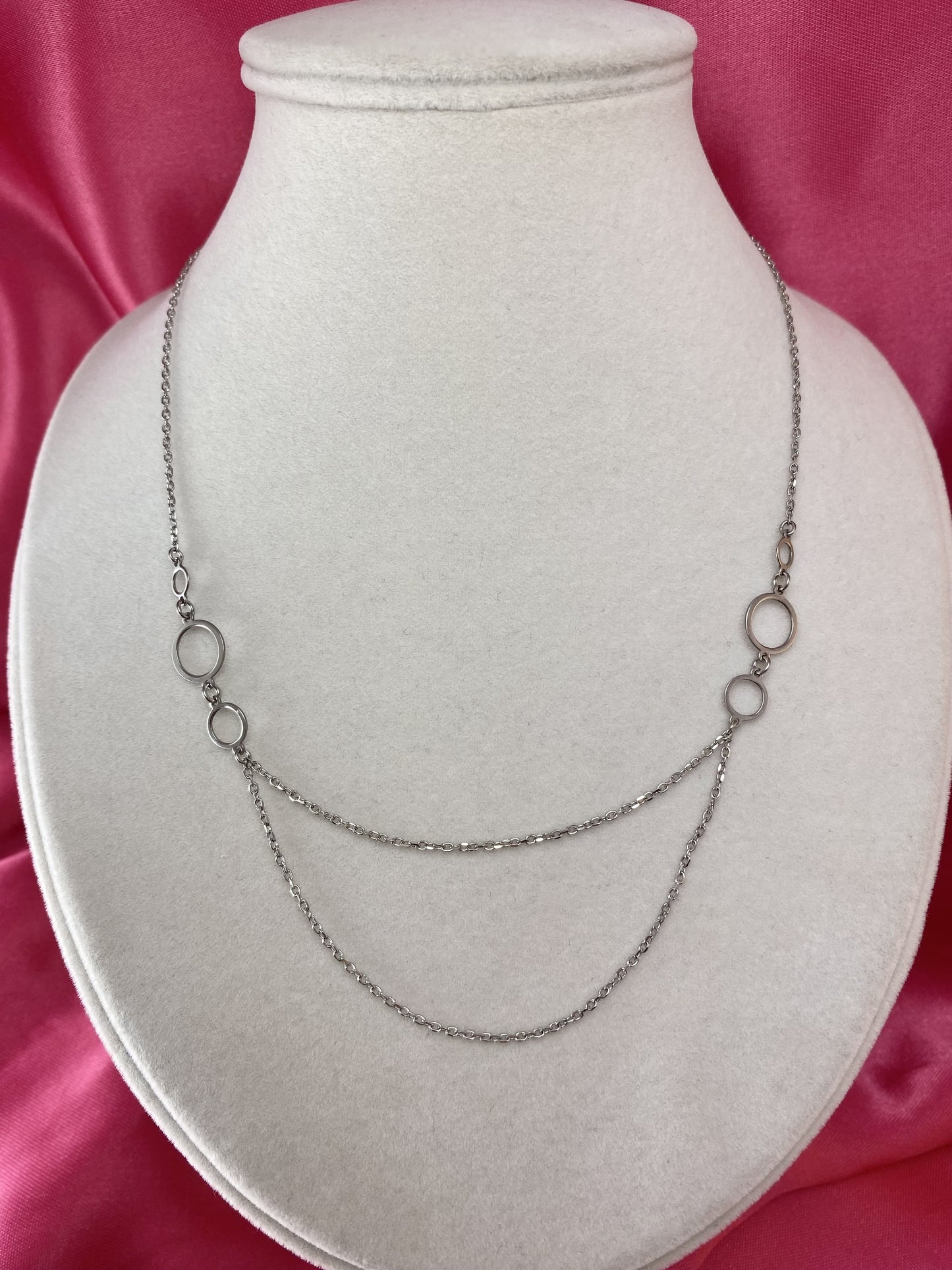 Collana doppio filo con tondi laterali
