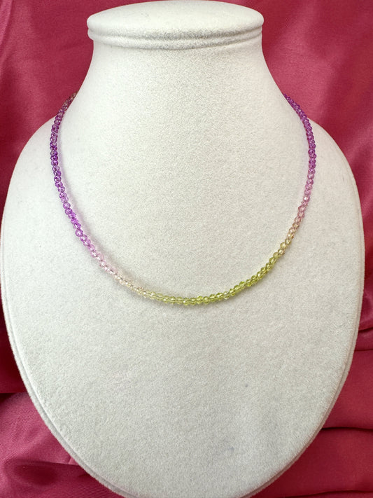 Collana con cristalli sfumati viola/verdi