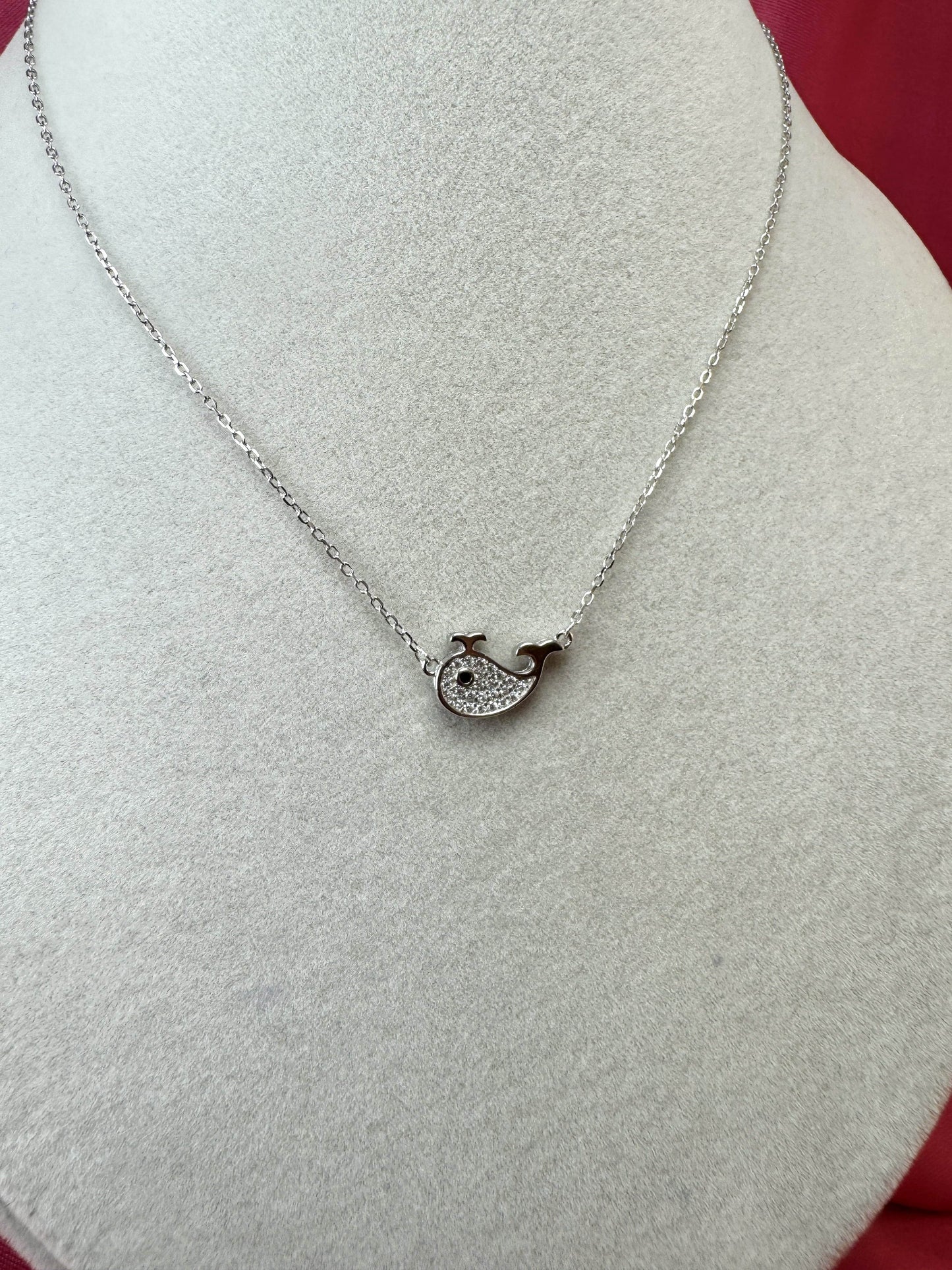 Collana con balena