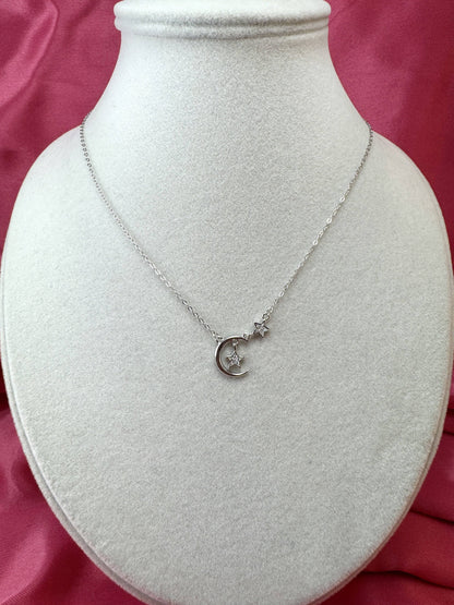 Collana con luna e due stelline