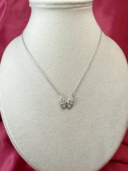 Collana con farfalla e zirconi a goccia