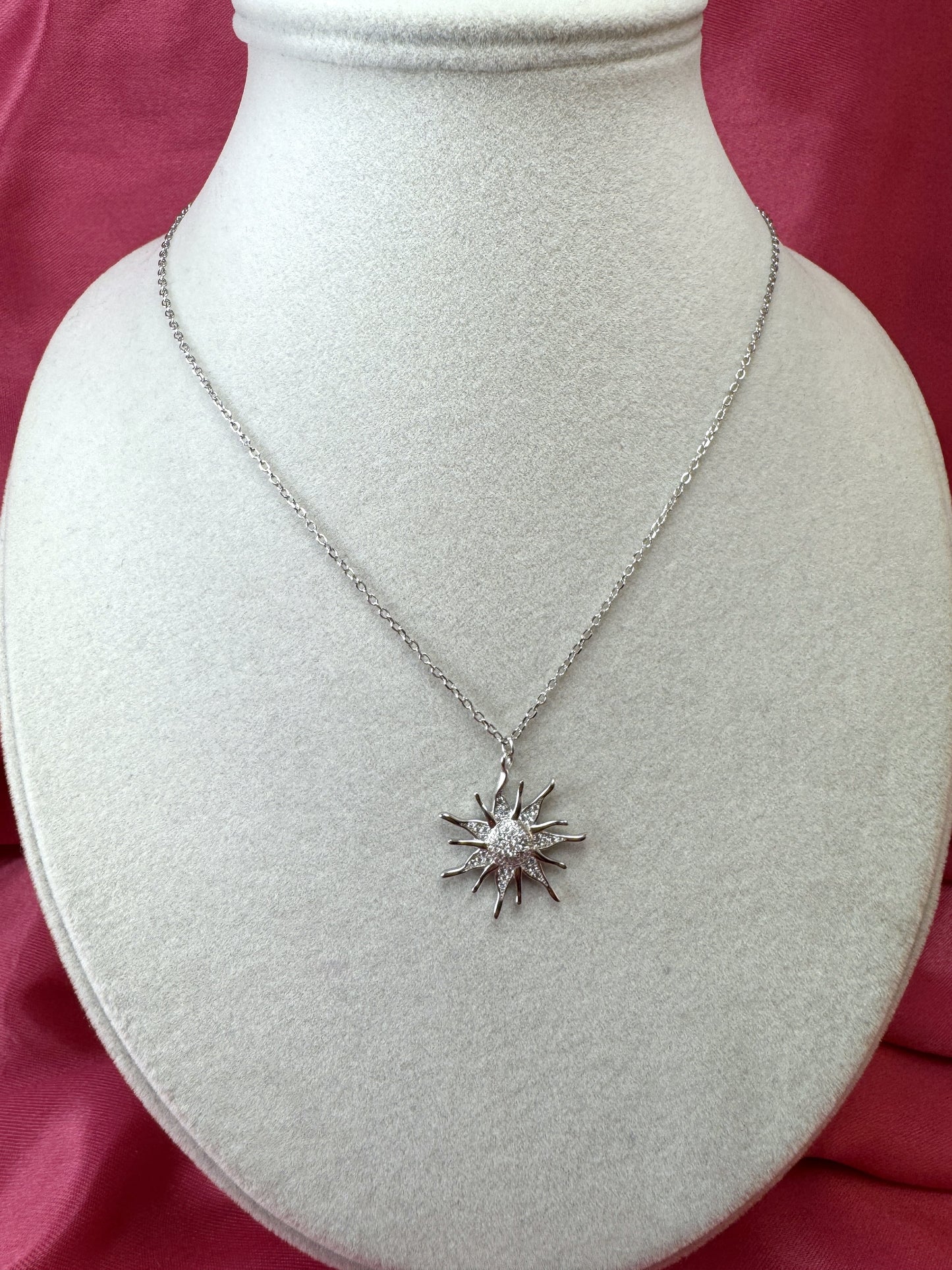 Collana con sole di zirconi