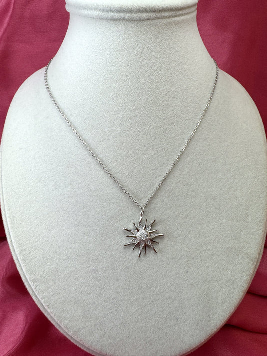 Collana con sole di zirconi