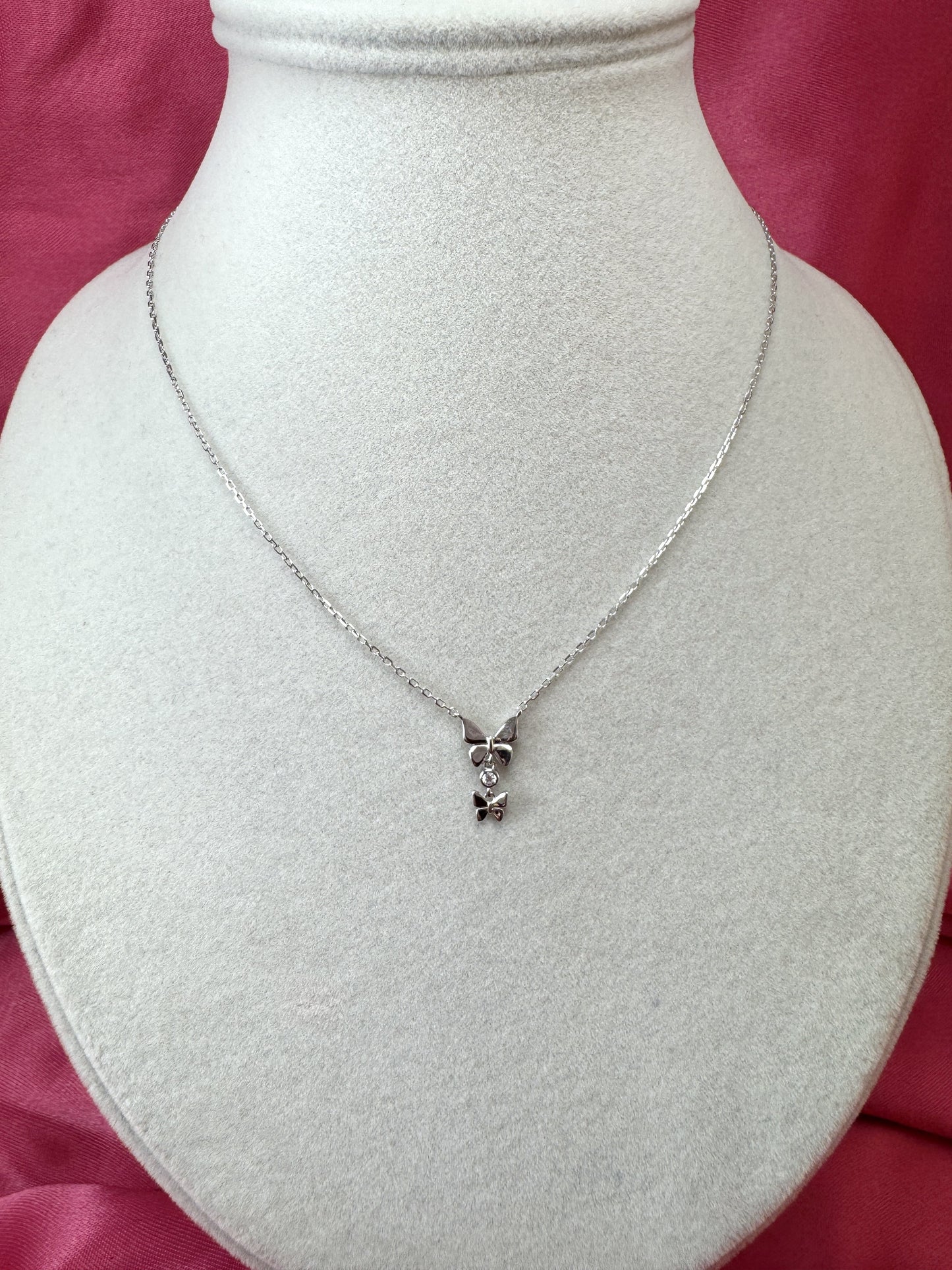 Collana con doppia farfalla e punto luce