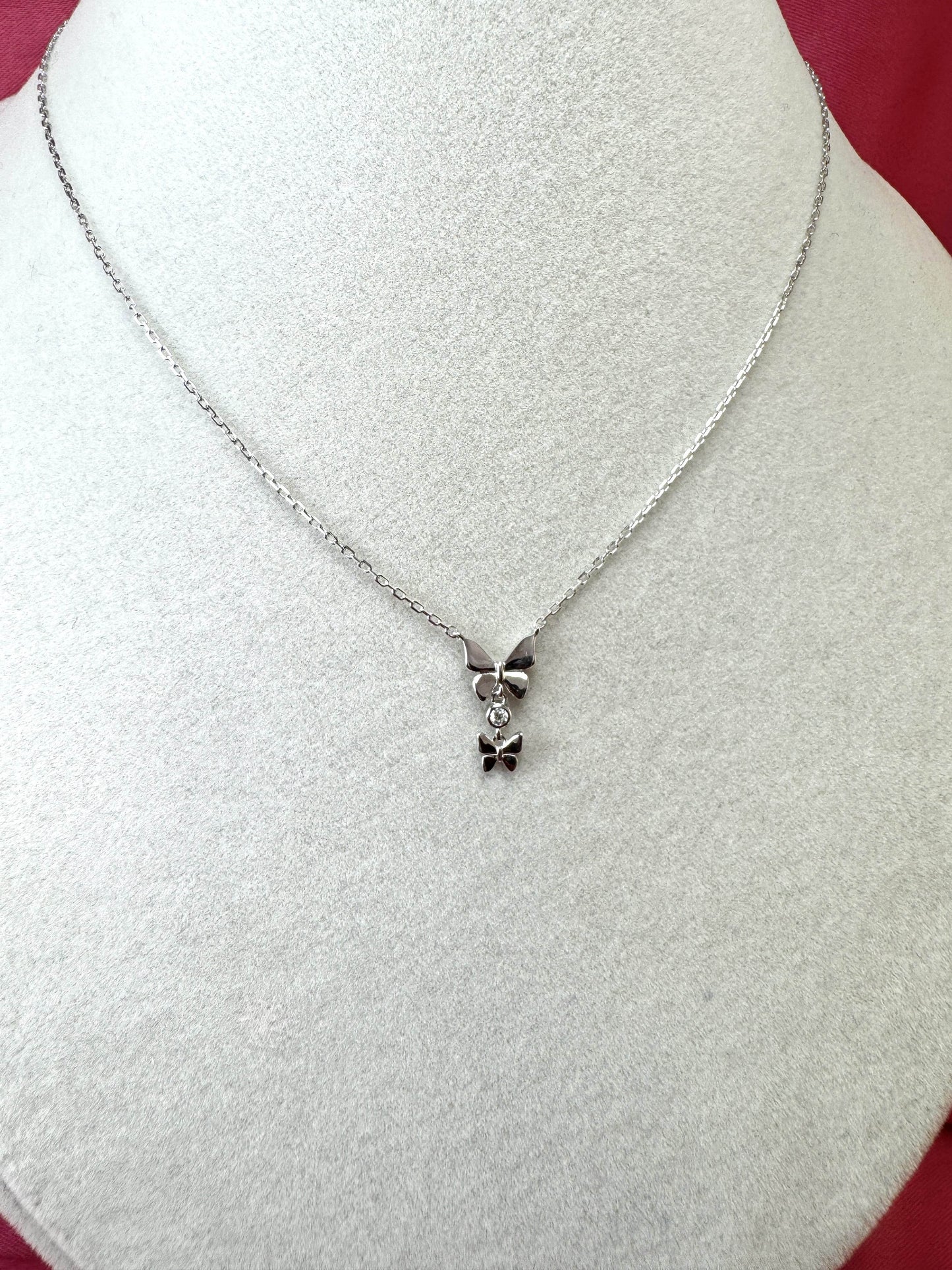 Collana con doppia farfalla e punto luce