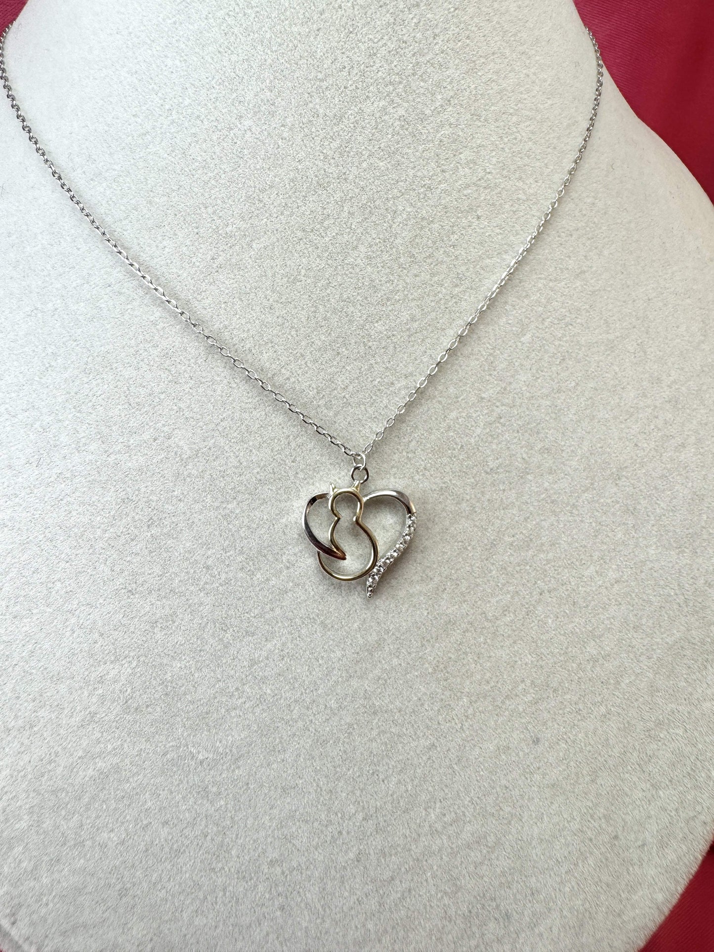 Collana con cuore e gatto stilizzato