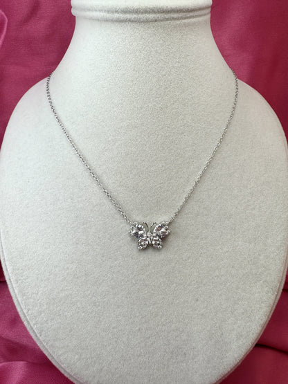 Collana con farfalla e zirconi a cuore