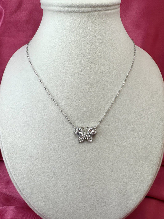 Collana con farfalla e zirconi a cuore