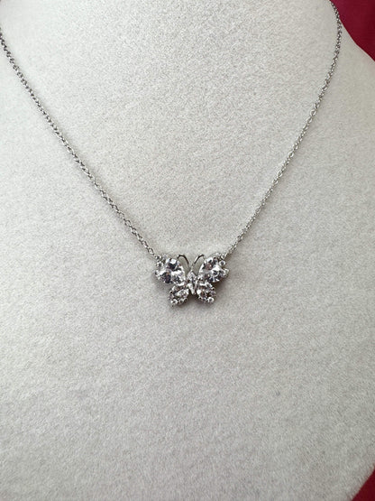 Collana con farfalla e zirconi a cuore
