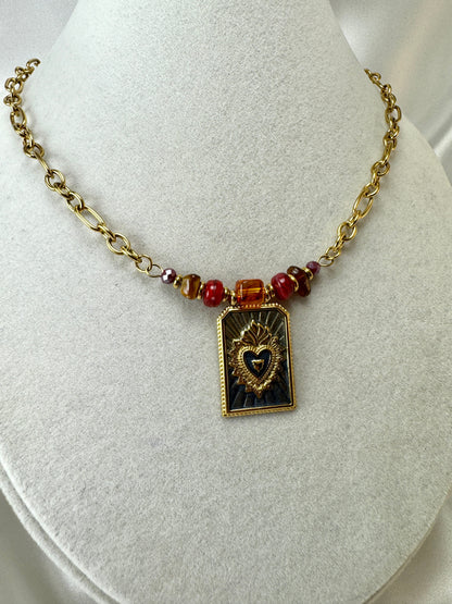 Collana con cristalli colorati e ciondolo rettangolare