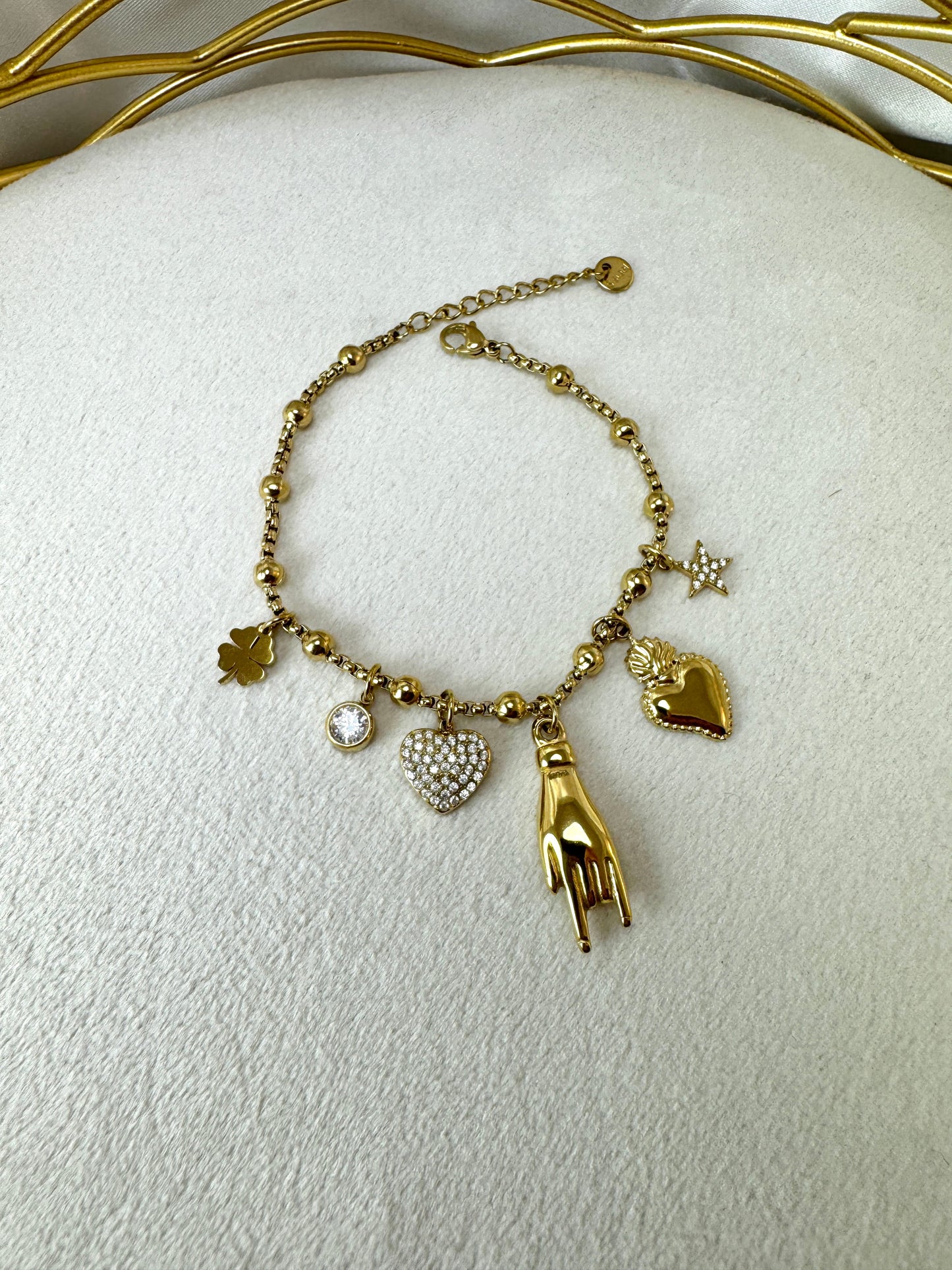 Bracciale con scongiuro e ciondoli