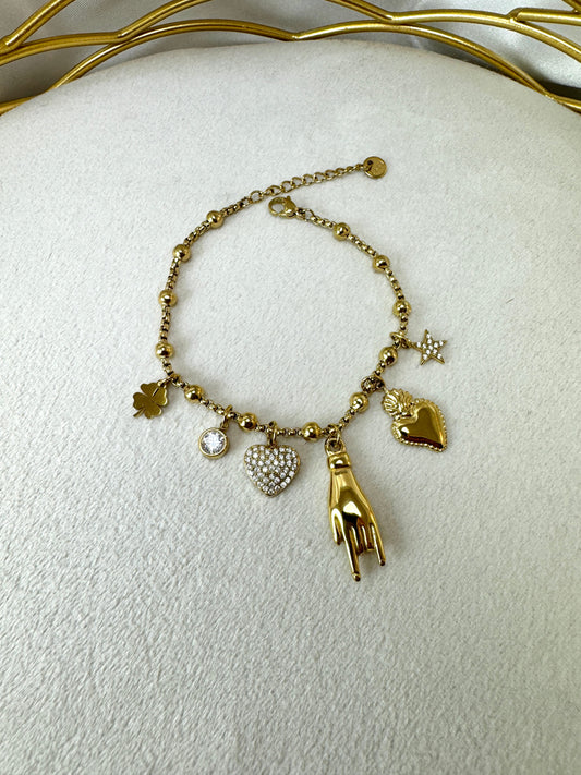Bracciale con scongiuro e ciondoli