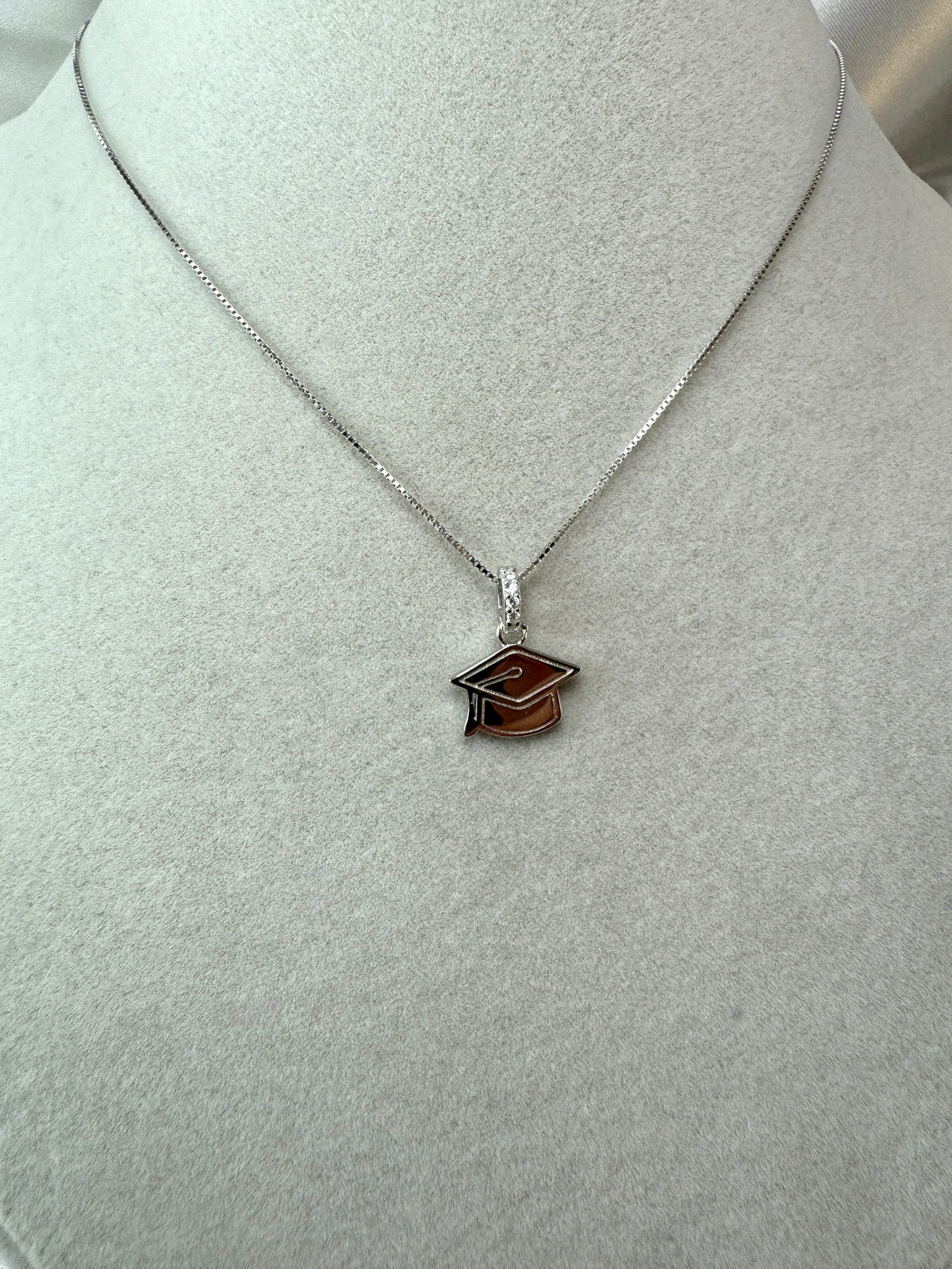 Collana con cappello laurea