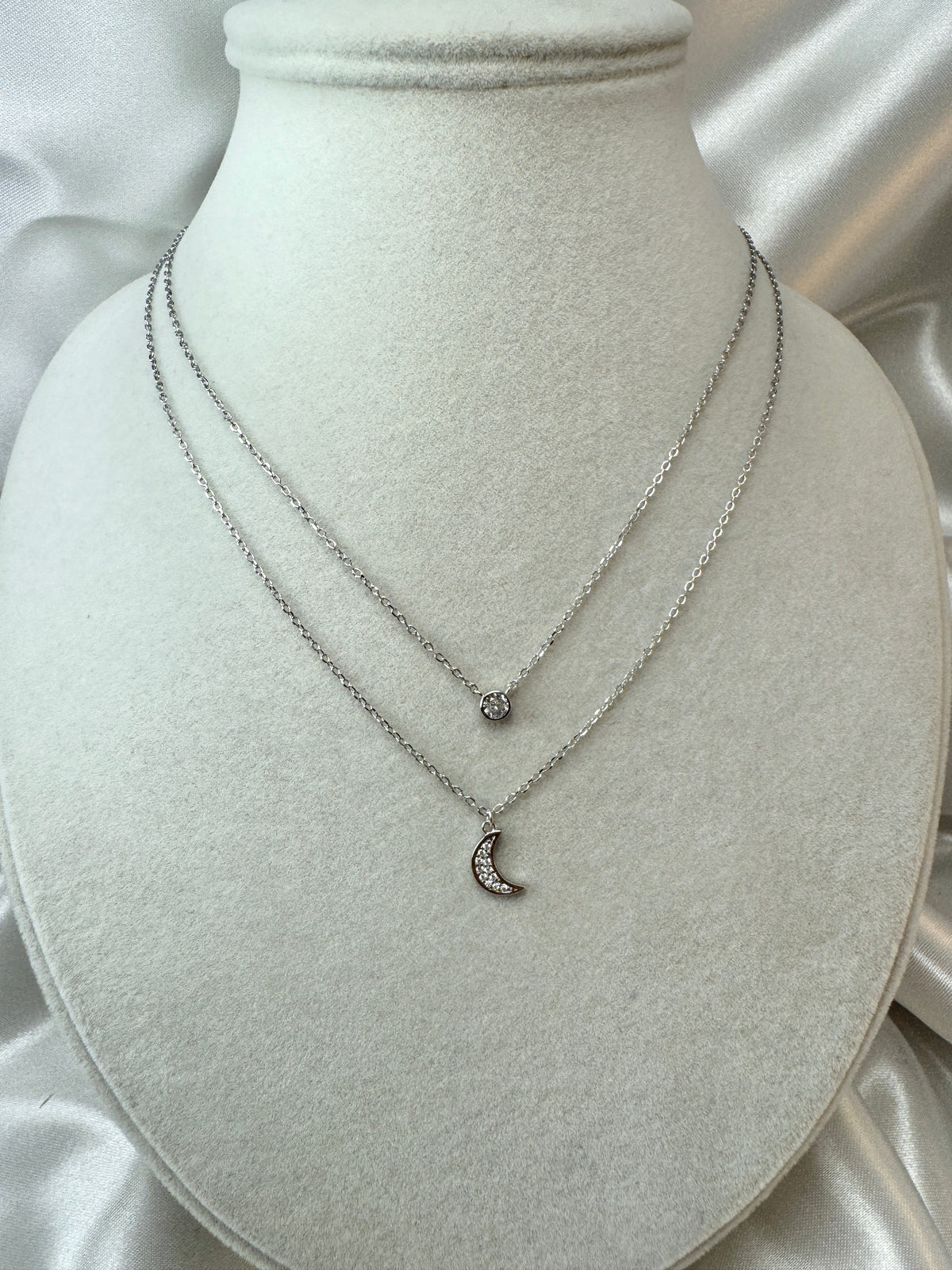 Collana doppio filo con punto luce e luna