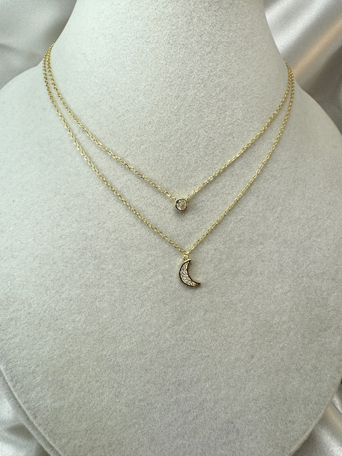 Collana doppio filo con punto luce e luna