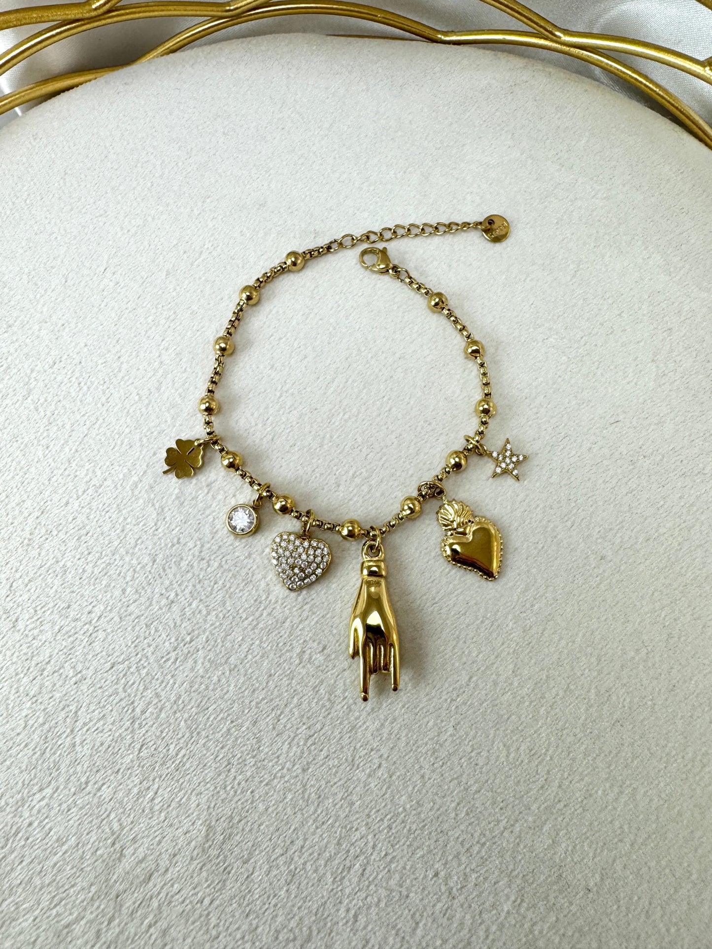 Bracciale con scongiuro e ciondoli
