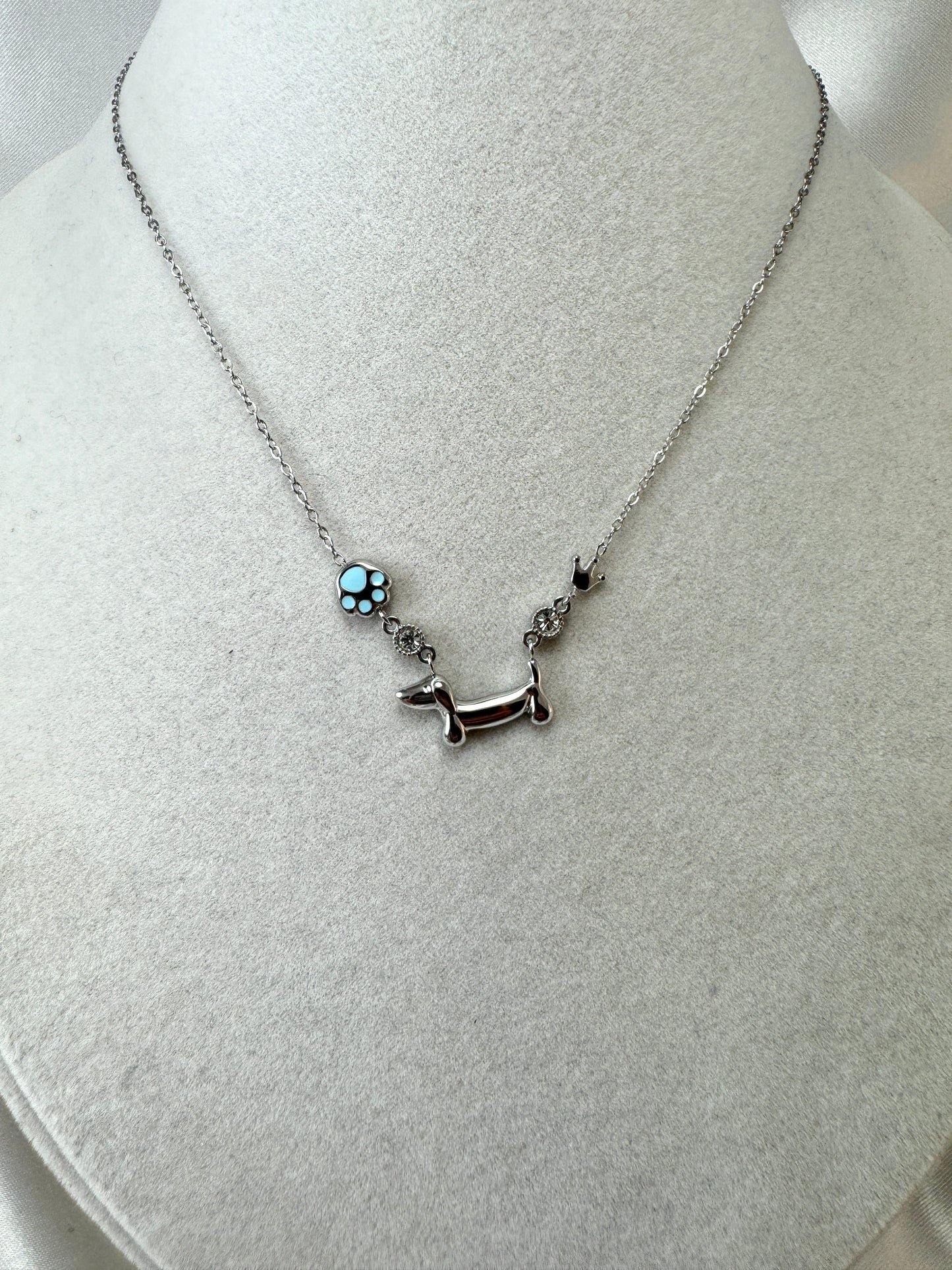 Collana con bassotto e zampina