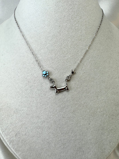 Collana con bassotto e zampina