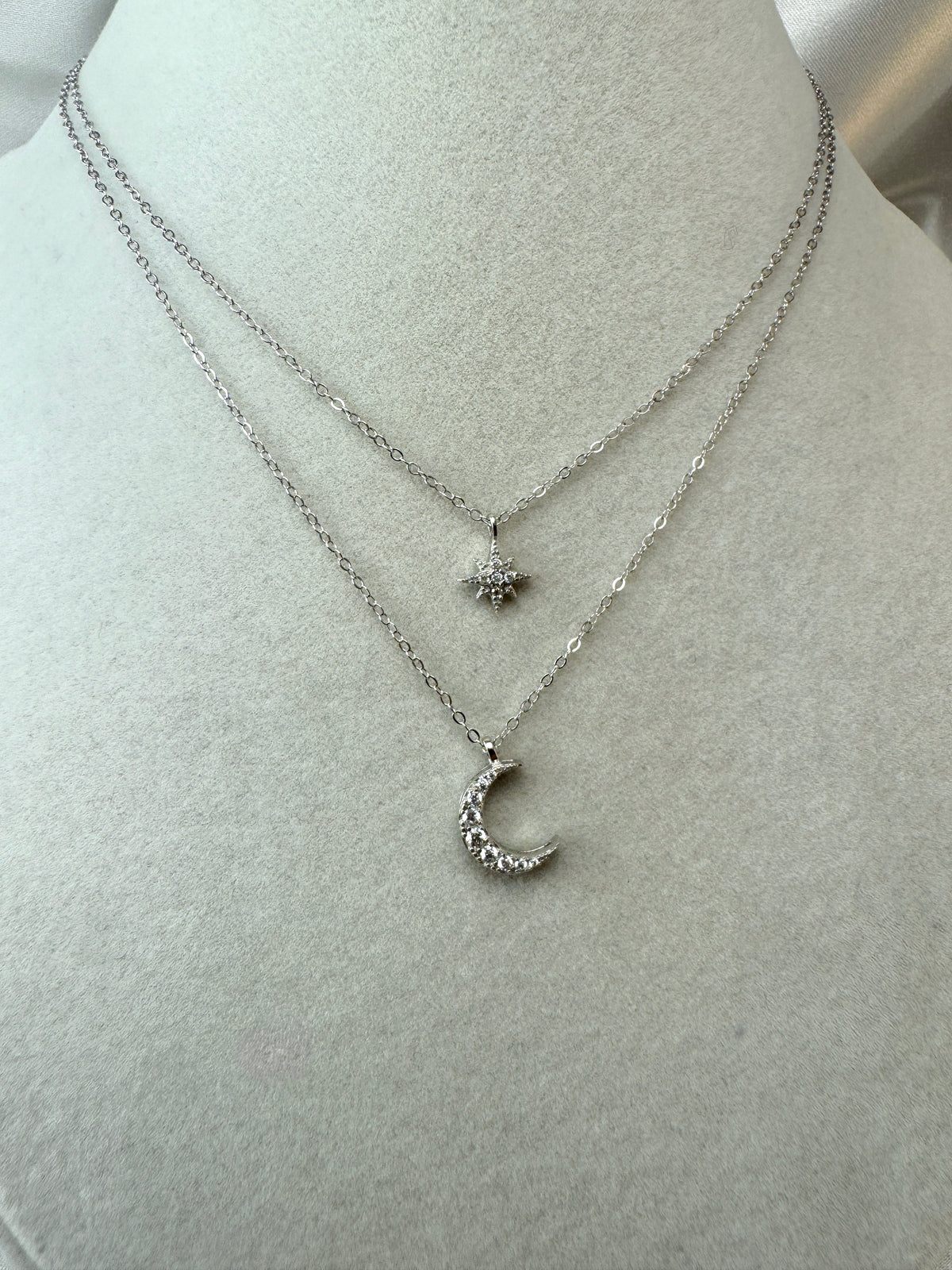 Collana doppio filo con scintilla e luna