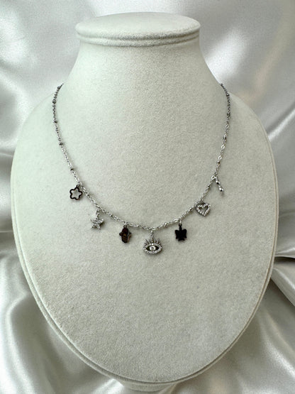 Collana con occhio, mano di Fatima, angelo e ciondoli