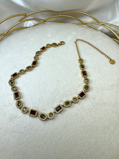 Collana con ovali, tondi e quadrati